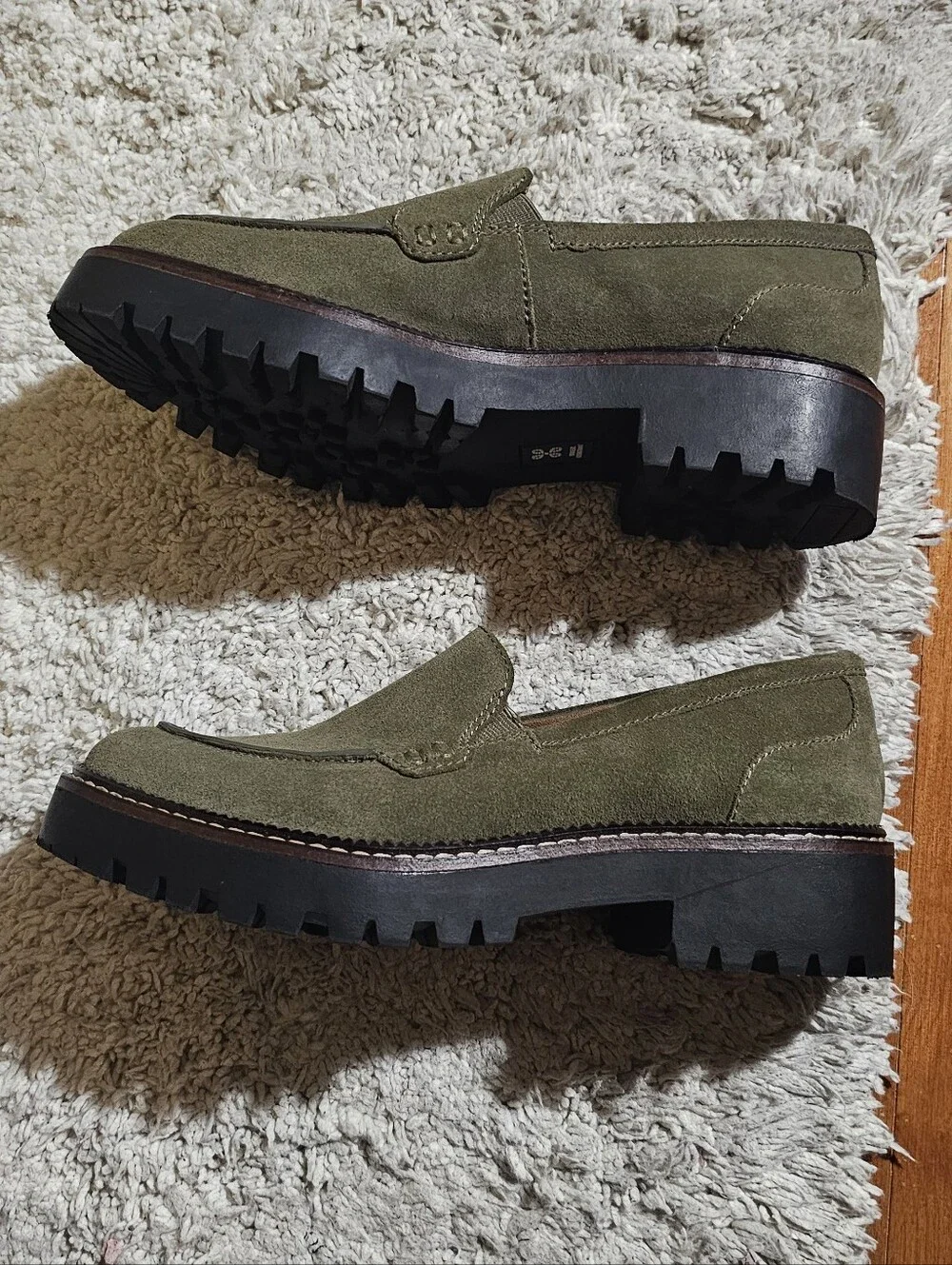 Caslon Olive Green Loafer Pre owned in Excellent condition W Size 6.5 - Picture 3 of 9
